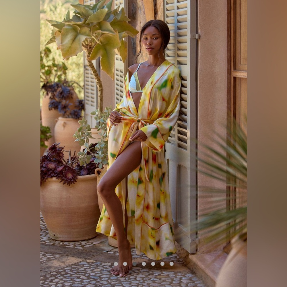 Colorful Floral Robe - Picture 2 of 4